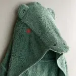 حوله کلاهدار بچه‌گانه از جنس حوله پنبه‌ای با طرح کروکودیل و خرس