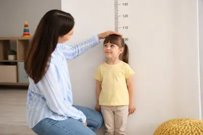 اگر بین دو سایز لباس کودک ماندیم، کدام را انتخاب کنیم؟