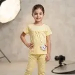 ست لباس راحتی دخترانه کودک؛ تی‌شرت و شلوارک نخی زرد